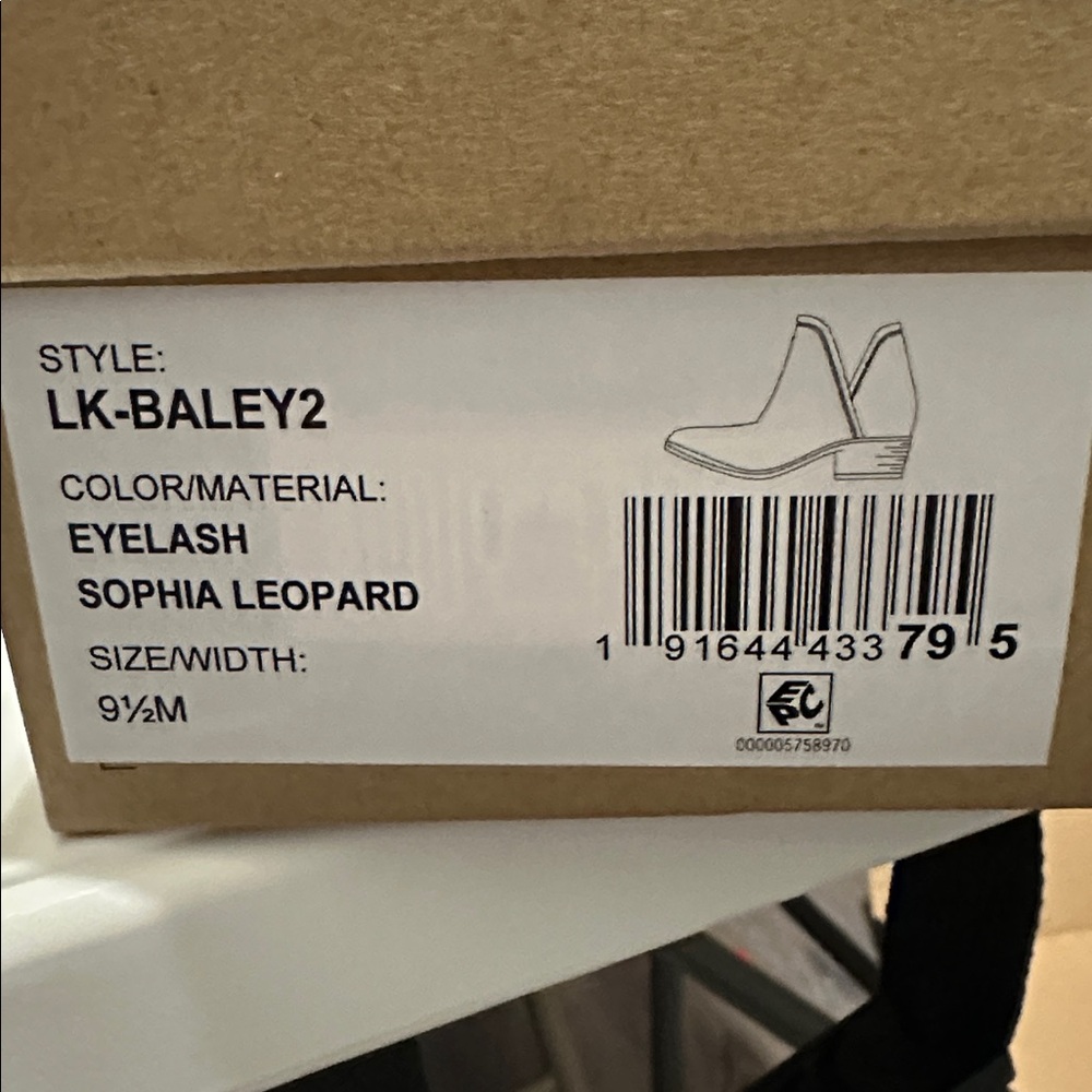 ๐ Lucky Brand Leather Leopard Booties STORE DISPLAYS! ๐ขโฅ๏ธ NeW! ๐ - Picture 4 of 8